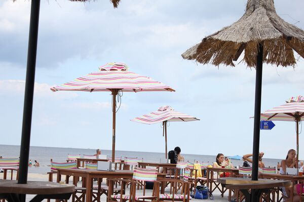 Кафе на пляже в Юрмале - Sputnik Беларусь