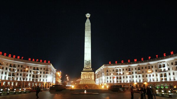Ночной вид площади Победы в городе Минске - Sputnik Беларусь