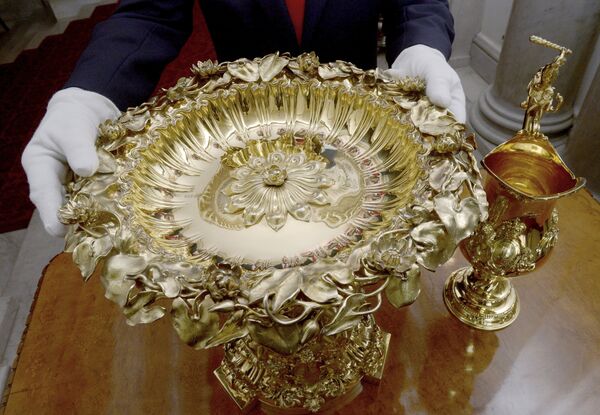Серебряная утварь, которую приготовили к церемонии крещения принцессы Шарлотты - Sputnik Беларусь