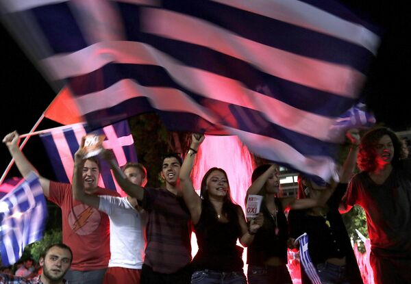 Греки празднуют итоги референдума - Sputnik Беларусь