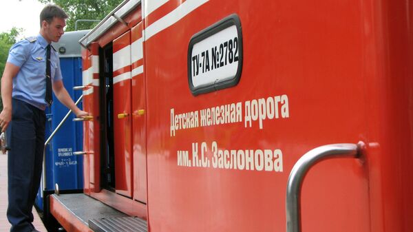 Машинист поезда детской железной дороги им. К.Заслонова - Sputnik Беларусь