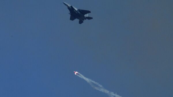 Истребитель F-15E сбрасывает атомную бомбу на полигон Тонопа - Sputnik Беларусь