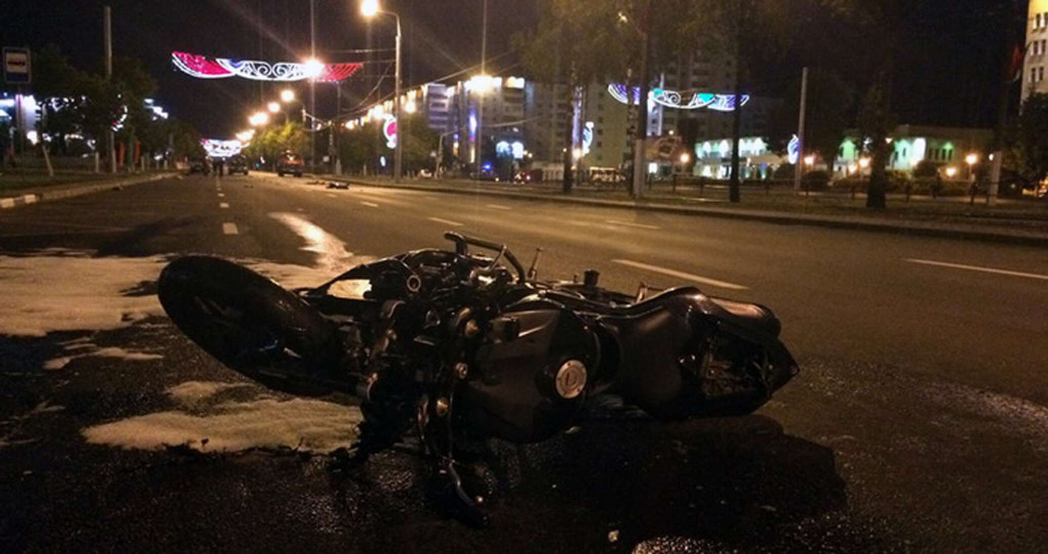 Мотоцикл авария в городе ночью