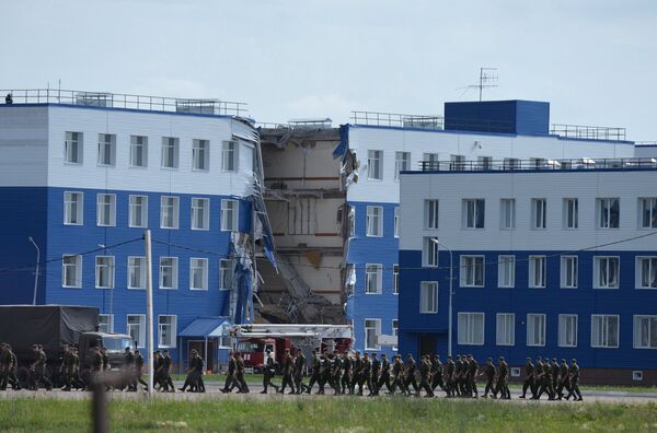 Обрушение здания учебного центра ВДВ в Омской области - Sputnik Беларусь