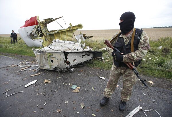 На месте крушения лайнера MH17 - Sputnik Беларусь