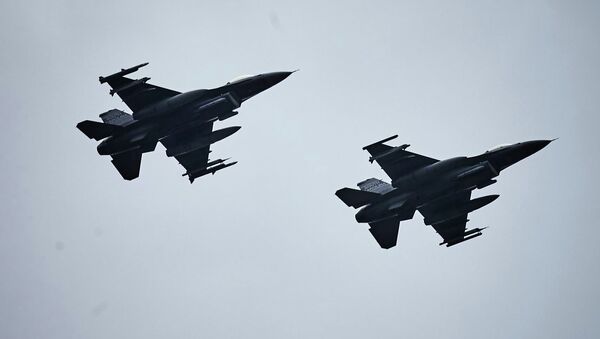 Истребители F-16. Самолеты такого типа состоят на вооружении ВВС Турции - Sputnik Беларусь