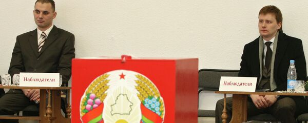 Галасаванне на адным з выбарчых участкаў Мінска Галасаванне на адным з выбарчых участкаў Мінска - Sputnik Беларусь