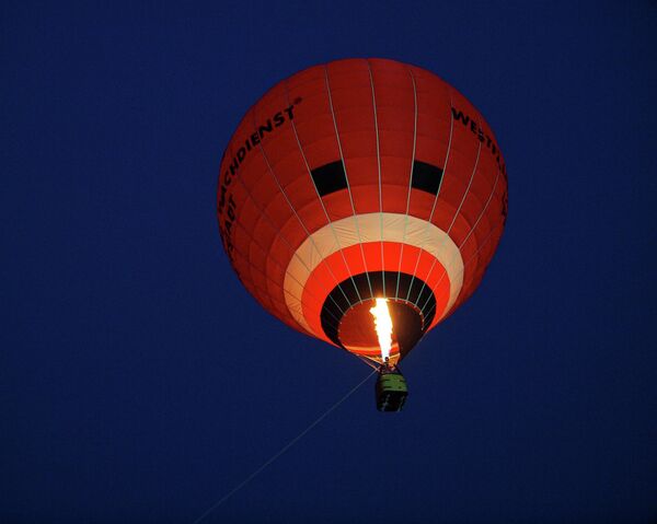 Полет воздушного шара ночью - Sputnik Беларусь