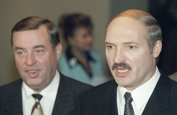 Президент Республики Беларусь Александр Лукашенко и председатель Государственной Думы РФ Геннадий Селезнев Президент Республики Беларусь Александр Лукашенко и председатель Государственной Думы РФ Геннадий Селезнев - Sputnik Беларусь