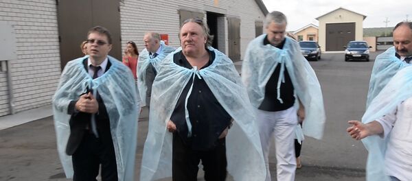 Жерар Депардье осмотрел белорусское агрохозяйство - Sputnik Беларусь