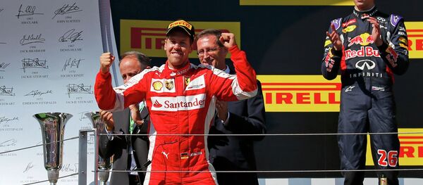 Победитель Гран-при Венгрии Себастьян Феттель Победитель Гран-при Венгрии Себастьян Феттель - Sputnik Беларусь