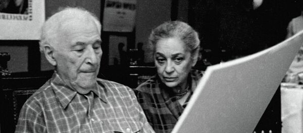 Художник Марк Шагал с супругой - Sputnik Беларусь