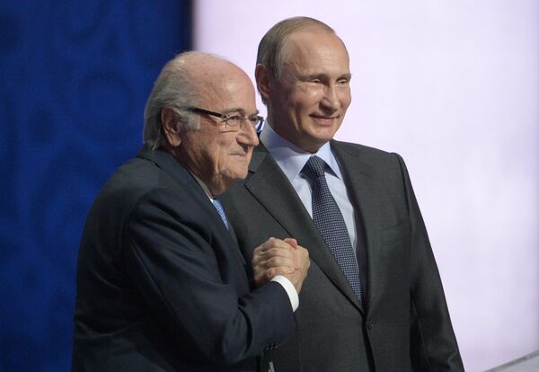 Президент России Владимир Путин и глава ФИФА Йозеф Блаттер - Sputnik Беларусь
