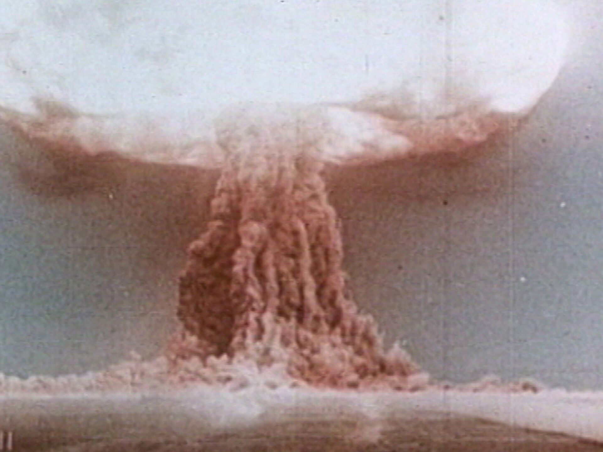 Испытания первой в мире. РДС-6с взрыв. Испытание водородной бомбы 1953. Водородная бомба РДС-6. Водородная бомба Сахарова 1953.