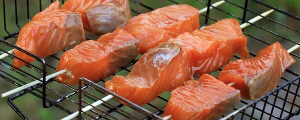 Шашлык из лосося, архивное фото - Sputnik Беларусь