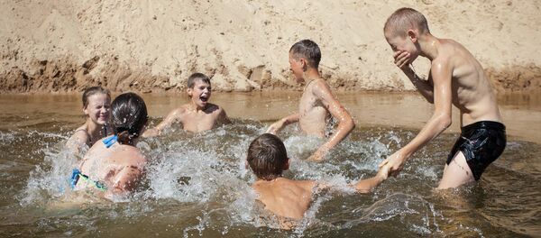 Купание в реке - Sputnik Беларусь