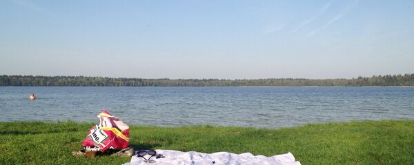 Купание на озере - Sputnik Беларусь