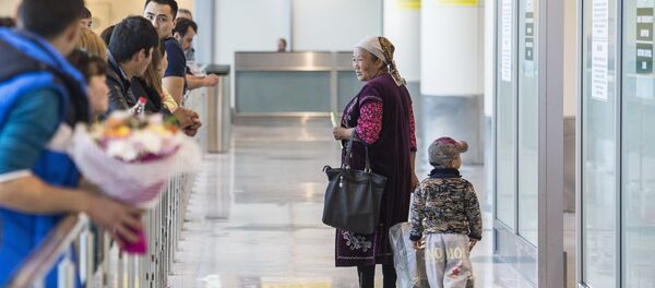 Мигранты в аэропорту - Sputnik Беларусь