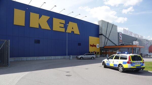 Автомобиль полиции возле магазина IKEA в Вестеросе - Sputnik Беларусь