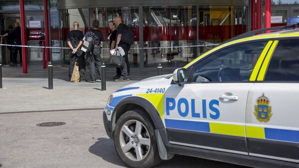 Полиция возле магазина IKEA в Вестеросе - Sputnik Беларусь
