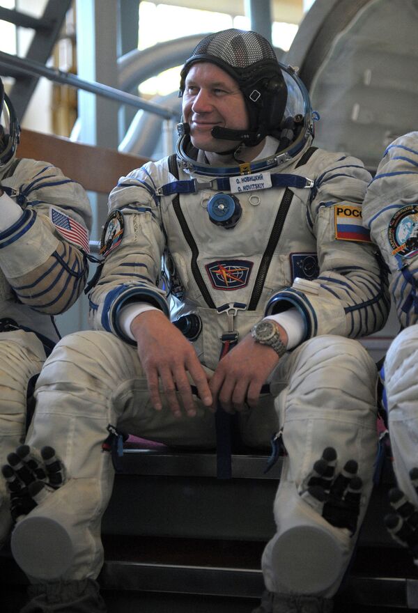 Олег Новицкий  во время комплексной экзаменационной тренировки на ТДК Союз ТМА-М - Sputnik Беларусь