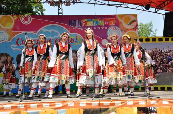 Конкурс дружбы и искусства в Болгарии Конкурс дружбы и искусства в Болгарии - Sputnik Беларусь