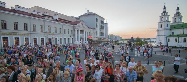 В историческом центре Минска продолжаются сезонные культурно-развлекательные мероприятия — музыкальные вечера у Ратуши. - Sputnik Беларусь