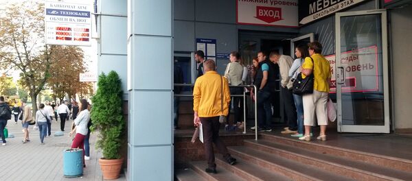 Очередь у обменника в Минске - Sputnik Беларусь