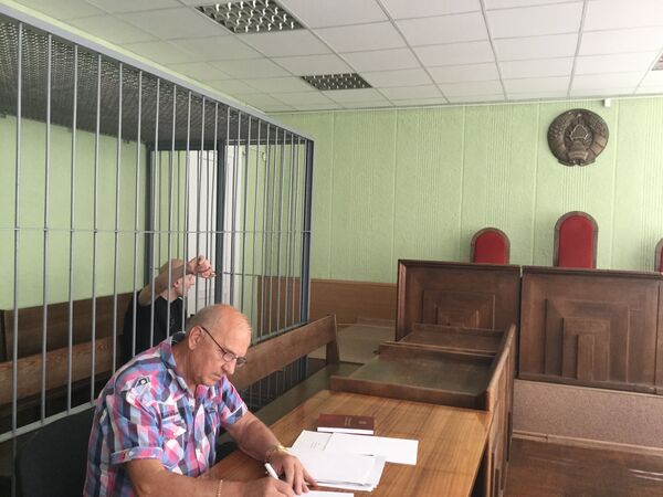 Павел Алексеевич Паштет за решеткой в суде - Sputnik Беларусь