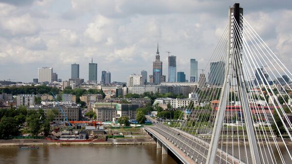 ид на Свентокшиский мост через реку Висла в Варшаве - Sputnik Беларусь