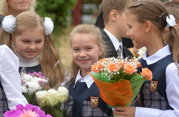 Счастливые пятиклассницы - Sputnik Беларусь