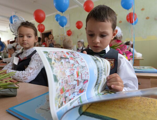 За партой перед началом нового учебного года - Sputnik Беларусь