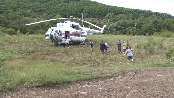 СПУТНИК_Спасатели на вертолете эвакуировали людей из затопленных районов Приморья - Sputnik Беларусь