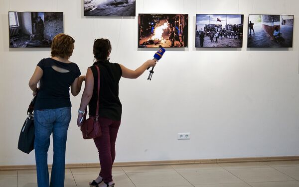 Фотовыставка в поддержку фотокорреспондента МИА Россия Сегодня Андрея Стенина - Sputnik Беларусь