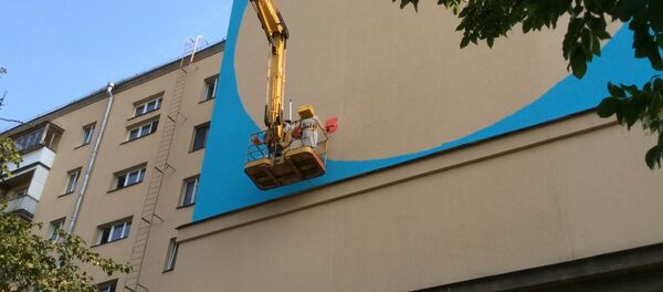 Художники раскрашивают минские здания к фестивалю Vulica Brasil Художники раскрашивают минские здания к фестивалю Vulica Brasil - Sputnik Беларусь