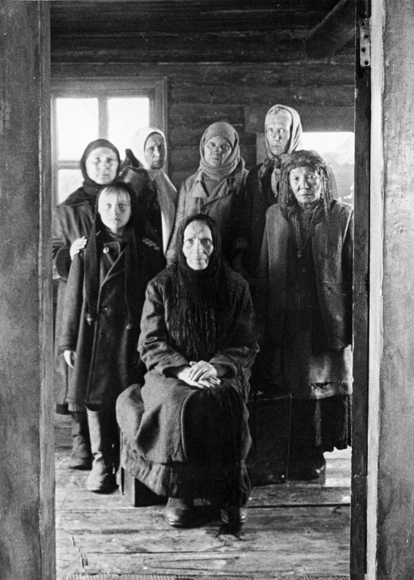 Кадр из кинофильма Прощание, в центре - Стефания Станюта Кадр из кинофильма Прощание, в центре - Стефания Станюта - Sputnik Беларусь