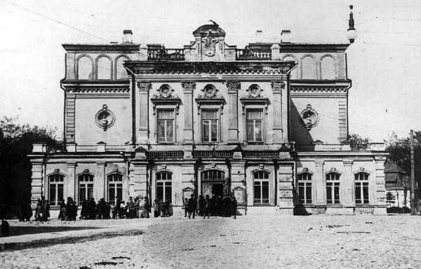 Здание Белорусского драматического театра в конце XIX века, архивное фото Здание Белорусского драматического театра в конце XIX века, архивное фото - Sputnik Беларусь