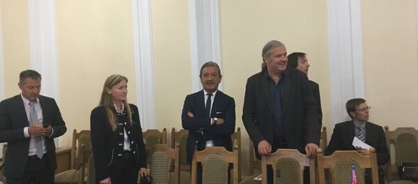 Спецдокладчик по Беларуси в ПАСЕ Андреа Ригони (в центре) - Sputnik Беларусь