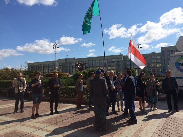 Сторонники Татьяны Короткевич у здания ЦИК в Минске - Sputnik Беларусь