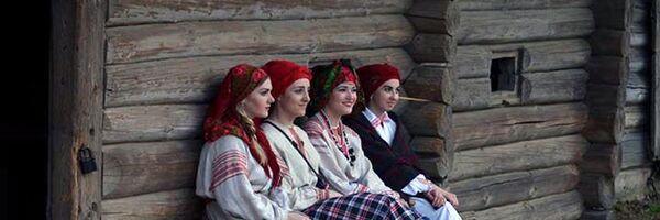 Белорусские девушки в народных костюмах - Sputnik Беларусь