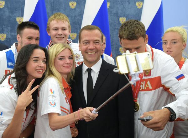 Премьер-министр РФ Д.Медведев на встрече с победителями и призерами летней Универсиады-2015 - Sputnik Беларусь