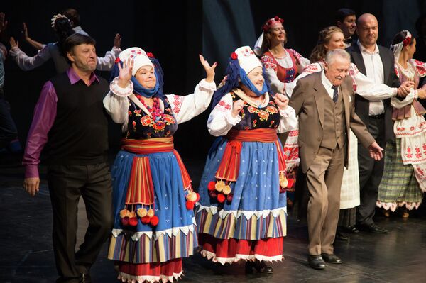 Легендарная Павлинка — визитная карточка театра. На сцене — все составы Павлинки - Sputnik Беларусь