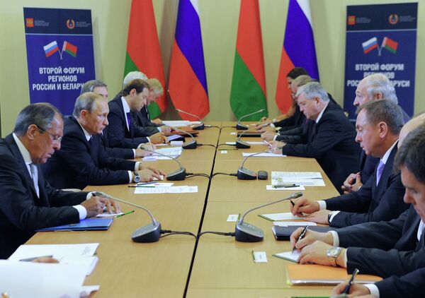 Президент РФ В.Путин и президент Беларуси А.Лукашенко приняли участие во Втором форуме регионов - Sputnik Беларусь