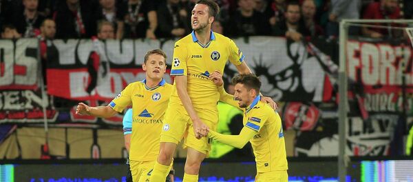 Игрок БАТЭ Неманья Милунович (в центре) радуется забитому голу в матче против Байера Игрок БАТЭ Неманья Милунович (в центре) радуется забитому голу в матче против Байера - Sputnik Беларусь