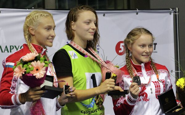 Победительницы Открытого чемпионата Беларуси по фристайлу: Анна Орлова, Анна Гуськова и Татьяна Бабич (слева направо) - Sputnik Беларусь