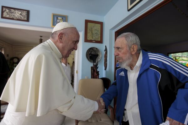 Папа Римский Франциск с Фиделем Кастро - Sputnik Беларусь