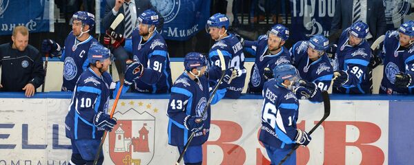 Игроки минского Динамо празднуют гол в ворота Автомобилиста - Sputnik Беларусь