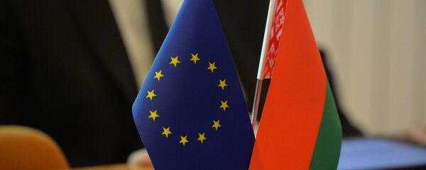 Сцяжкі Рэспублікі Беларусь і Еўрапейскага саюза Сцяжкі Рэспублікі Беларусь і Еўрапейскага саюза - Sputnik Беларусь