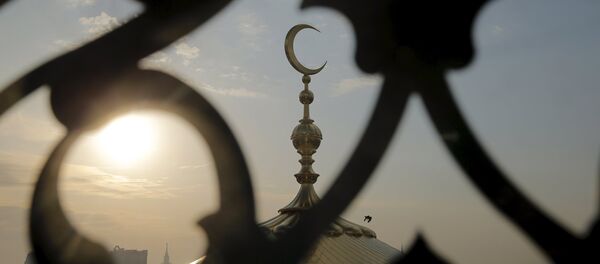Полумесяц на мечети - Sputnik Беларусь