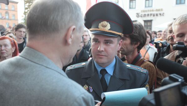 Сотрудник правоохранительных органов составляет протокол, архивное фото - Sputnik Беларусь